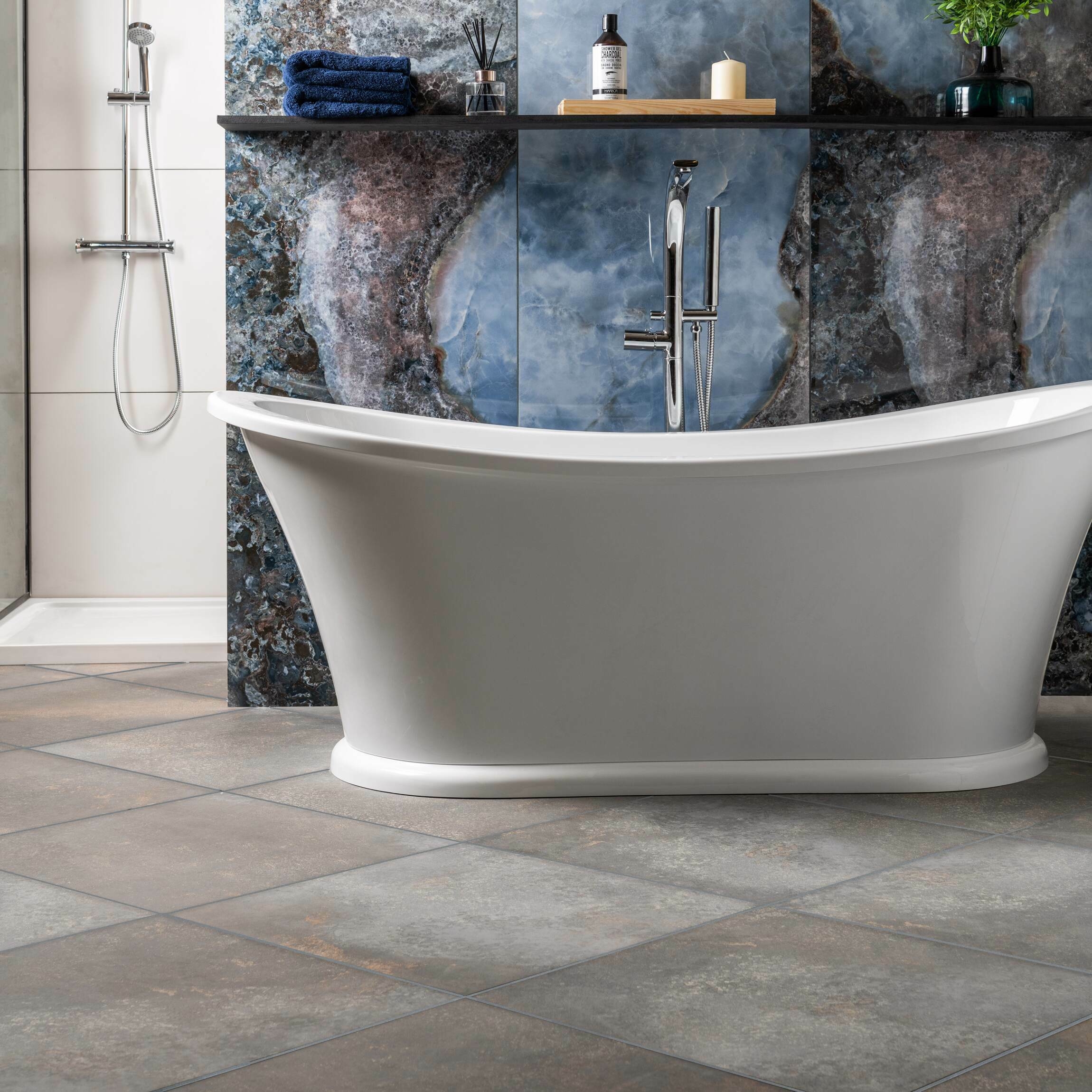 yuri-graphite-583x583-tiles-